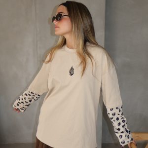 חולצת האש שלי בצבע בז׳ שרוול מנומר